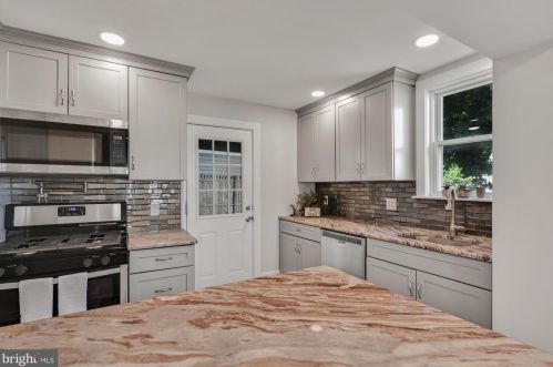 704 Walnut St, Lancaster PA  17602-2435 exterior