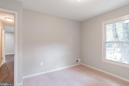 14005 Congress Dr, Rockville MD 20853-2668 exterior