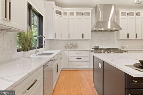 6516 Beverly Ave, Mc Lean VA 22101-5222 exterior