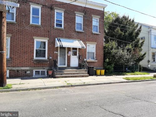 1422 Genesee St, Trenton, NJ 08610-5908