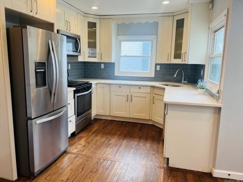 39 9th Ave, Huntington Station NY  11746-2219 exterior