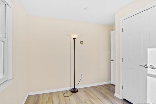 39 Tra Mart Dr, Uncasville CT  06382-1115 exterior