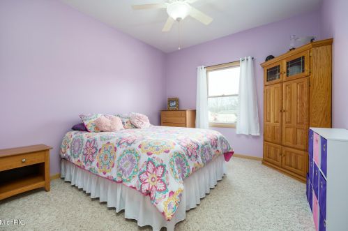 8242 E Ave, Kalamazoo MI 49048-9622 exterior