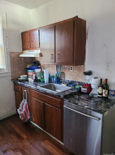 2879 Dill Pl, Bronx NY 10465-2419 exterior