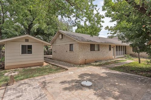 304 Blue Rdg Trl, Austin TX 78746-4538 exterior