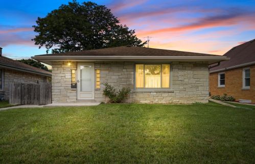 5007 65th St, Milwaukee, WI 53220-4503