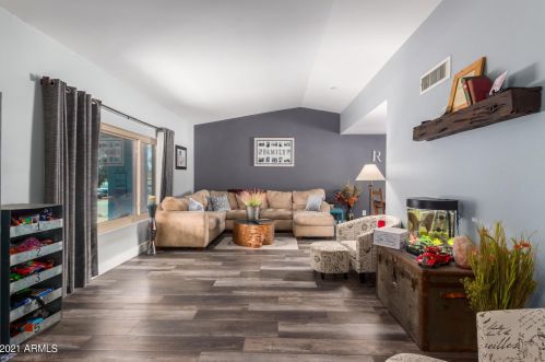 2464 Crocus Dr, Phoenix AZ 85053-5416 exterior