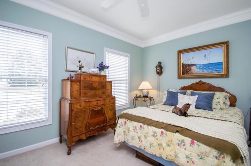 186 Country Club Dr, Seymour CT 06478-1196 exterior