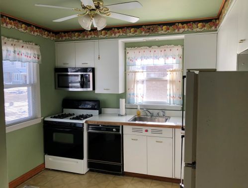 11556 Sacramento Dr, Chicago IL 60803-5885 exterior