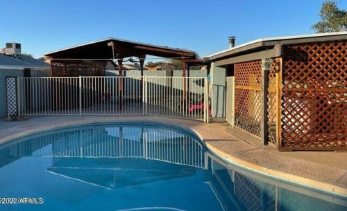 4202 72nd Ln, Phoenix AZ  85033-3111 exterior