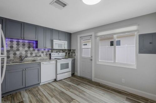 549 94 Ave, Naples FL 34108-2444 exterior