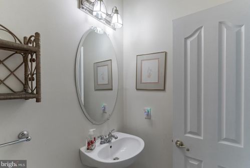 300 Ardmore Ave, Ardmore PA 19003-1012 exterior