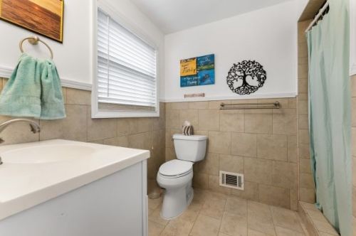 1491 Mohican Dr, Pittsburgh PA 15228-1613 exterior