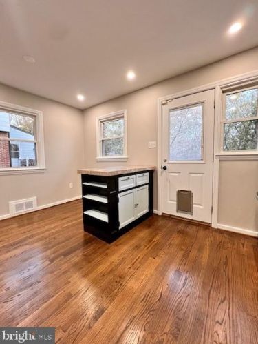 6949 Westhampton Dr, Alexandria VA 22307-1527 exterior