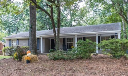 2709 Asbury Ter, Greensboro NC  27408-3609 exterior