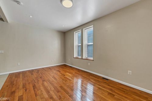 5937 Artesian Ave, Chicago IL 60645-5301 exterior