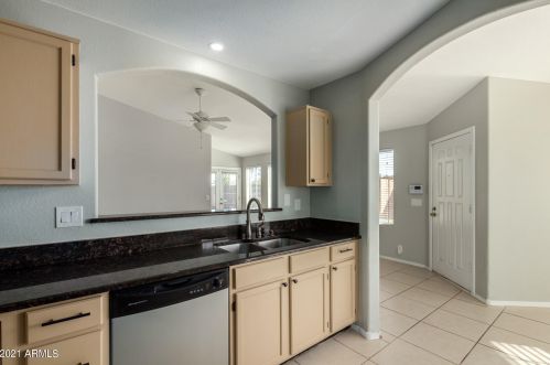 18611 43rd St, Phoenix AZ 85050-8805 exterior