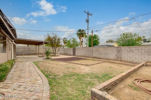 1123 El Camino Dr, Phoenix AZ 85051-4628 exterior