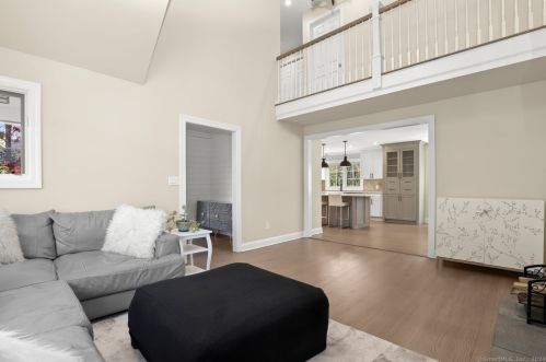 42 Kings Hwy, Westport CT  06880-4710 exterior