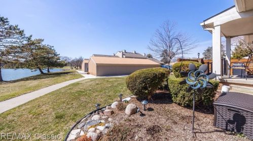 22158 Edgewater, Novi MI  48375-5014 exterior