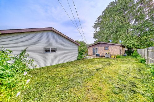 720 Howard Ave, Elmhurst IL 60126-1726 exterior