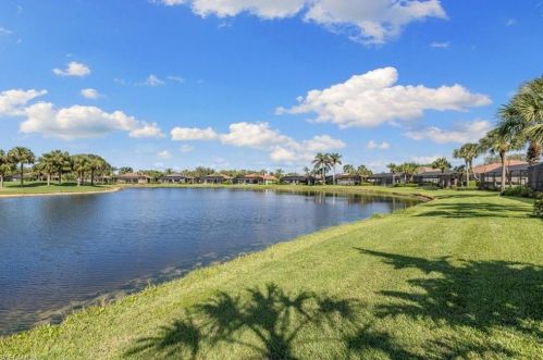 8761 Mustang Is Cir, Naples FL 34113-1640 exterior