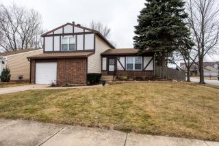 1470 Walden Cir, Aurora, IL 60506-1251