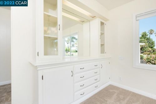 2081 Dalis Dr, Concord CA 94520-5423 exterior