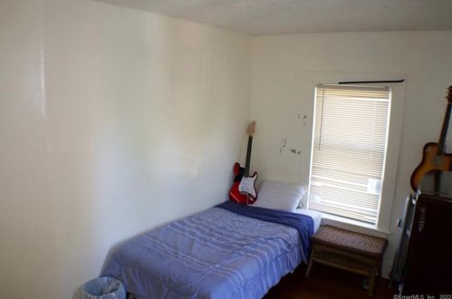 23 Walnut St, Enfield CT 06082-3519 exterior