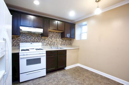 8054 Kimbark Ave, Chicago IL 60637-3720 exterior