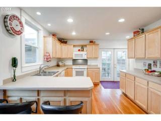 2018 38th Ave, Portland OR  97214-5903 exterior