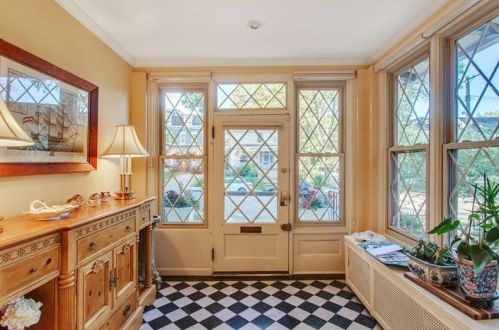 5731 Northumberland St, Pittsburgh, PA 15217-1201