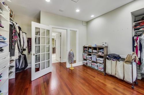 579 Hawthorne Pl, Chicago IL  60657-2922 exterior