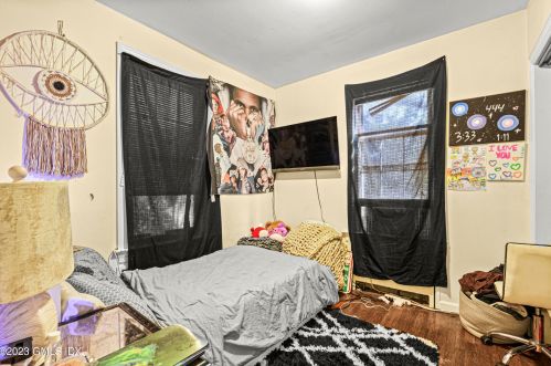 18 Comly Ave, Greenwich CT 06831-4933 exterior