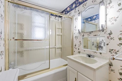 5811 Rodgers St, Pittsburgh PA 15207-2274 exterior