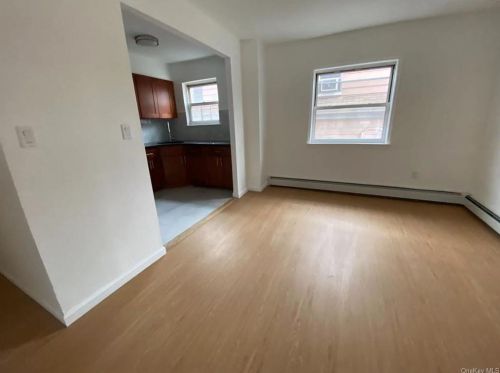 2780 Sampson Ave, Bronx NY 10465-2904 exterior