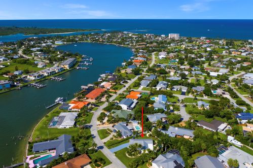 1602 Thumb Pt Dr, Fort Pierce FL 34949-3569 exterior