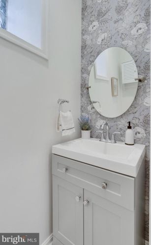 145 U St, Washington DC 20001-2338 exterior