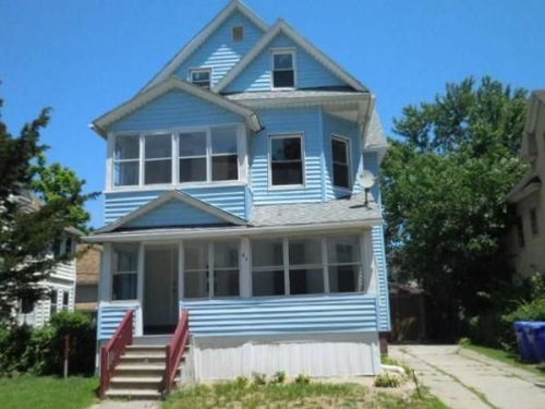 31 Daytona St, Springfield, MA 01108-2408