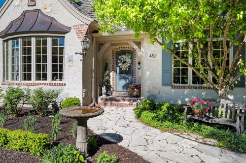 482 Holly Ave, Elmhurst, IL 60126-4127