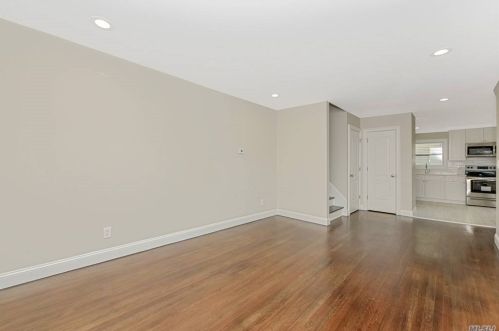 37 Astor Ct, Commack NY 11725-3723 exterior