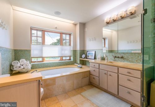 1245 Independence Ave, Washington DC 20003-2302 exterior