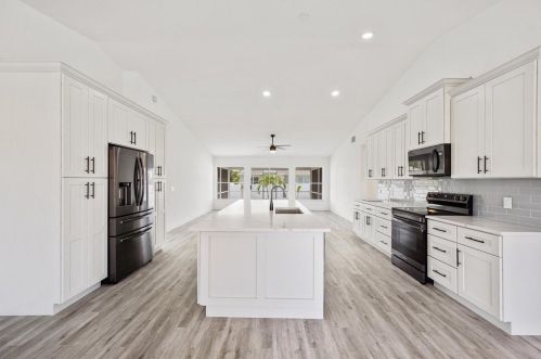 2098 Larchmont Ln, Fort Pierce FL  34984-4337 exterior