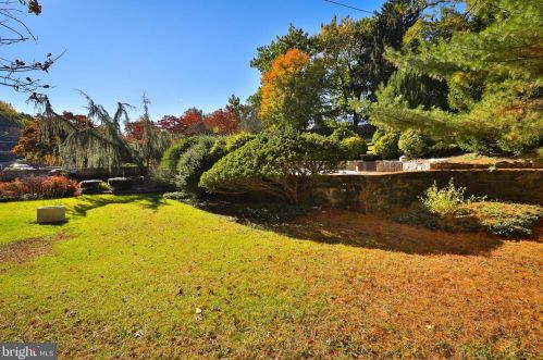 2367 Vly Rd, Huntingdon Valley PA 19006-6007 exterior