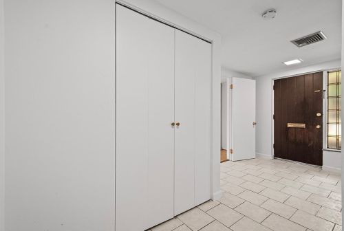 2495 Mount Royal Rd, Pittsburgh PA  15217-2541 exterior