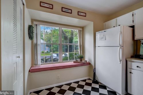 15 Pagoda Ct, Trenton NJ 08648-4830 exterior