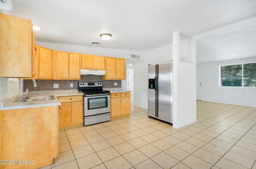 1318 Iowa Dr, Tucson AZ 85706-1415 exterior