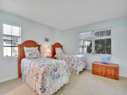 109 Bobolink Way, Naples FL 34105-2493 exterior