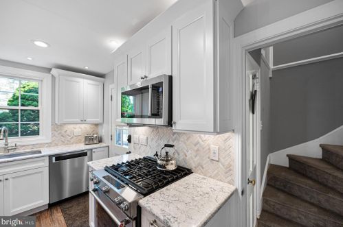 5 Lexington Ave, Pittsburgh PA 15215-3218 exterior