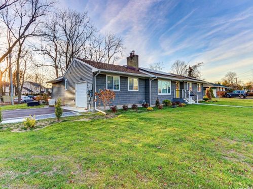 204 Phelps Ln, Babylon, NY 11703-4018